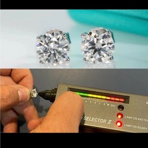 Moissanite Diamond VVS 2CT TW stud earrings